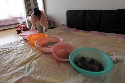 古县楼上漏水，住户失联，小区没物管，业主维权难！律师来支招……